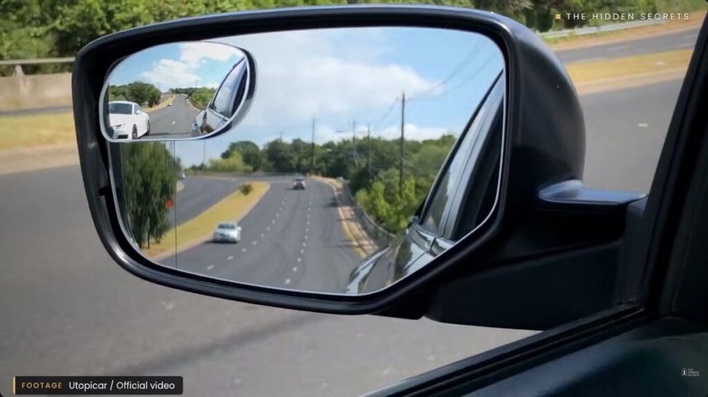 Utopicar blind spot mirror on a car side mirror